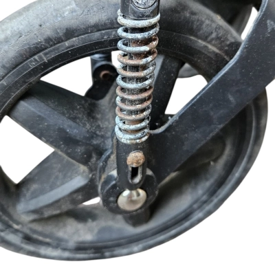 Naprawa kółek w wózku LIONELO - montaż łożysk i kapturków - 2 kółka przednie z wysyłkami!